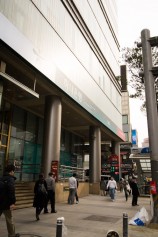 ハナ銀行・イビスホテル横の地下商街入口から