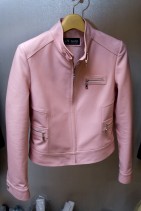 ピンクの皮ジャケット