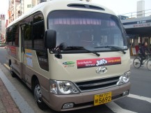 シャトルバス正面