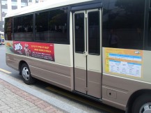 シャトルバス横面