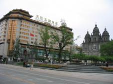 中国でよく見かける様式で造られた外観が雰囲気あるホテル