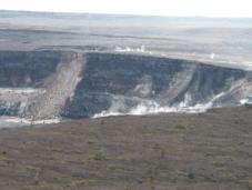 ハワイ火山国立公園の中にある巨大なキラウエア・カルデラ