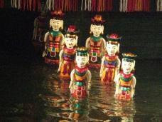 ベトナム伝統音楽とともに見る、ハノイ名物「水上人形劇」！