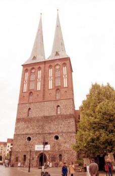 ベルリンニコライ地区にある一番古い2本の尖塔が特徴の最古の教会