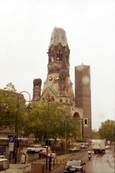 第2次世界大戦の際に空襲にあったがそのままの姿で残されている教会