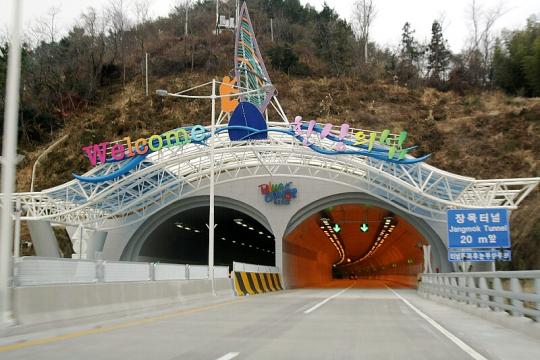 釜山から巨済島へつづく橋