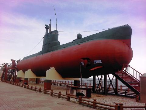 北朝鮮の潜水艦を展示