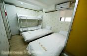 ドミトリーA(3人室・女性専用)Single Bed1 Bunk Bed 1