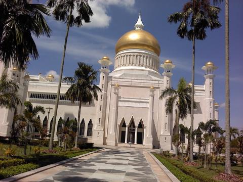 スルターン オマール アリ サイフディン モスク オールドモスク Sultan Omar Ali Saifuddin Mosque スルターン オマール アリ サイフディン モスク マレーシアの観光 ユートラベルノート