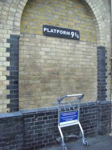 映画『ハリー・ポッター』の中でホグワーツ魔法学校に向かう列車が発着することでおなじみ
