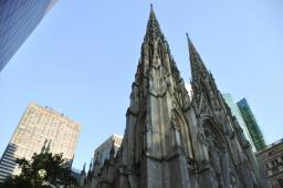 全米最大のカトリック教会「セントパトリック大聖堂」は数々の映画舞台としても有名