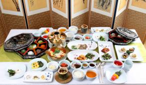 在传统韩屋里品尝正宗的韩国料理！