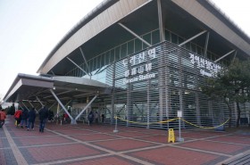 大きな白い建物