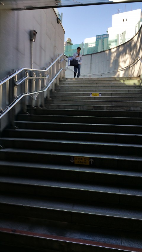 階段が多いし 長い！！ (((^ー^;)
