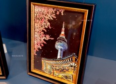 「削ると光る」スクラッチブックでソウルの夜景を描いてみませんか？