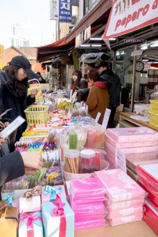 ぺぺロデーを控え芳山市場は大賑わい！
