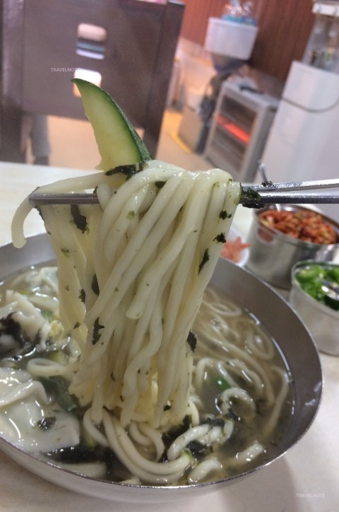 市庁のリーズナブルなうどんのお店