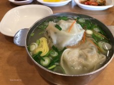 寒い日はあったかくて優しい味の餃子（マンドゥ）スープいかが？
