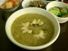 釜山で食べる済州島のアワビ粥です！