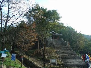 9つのお寺と8つの建物からなる山奥人里離れた仏教寺