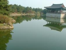 新羅の第30代王、文武王の時代に宮城の中に作った人工湖