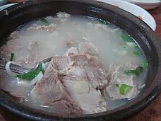 釜山のテジカルビ通りで食べるじっくり煮込まれたスープ