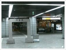 他の地下鉄の駅と違った韓国テイスト溢れる駅