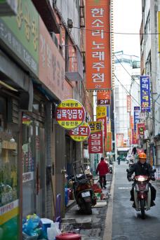 釜山名物ホルモンのお店が並ぶ美味しい穴場スポット