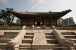 韓国歴史を巡る＆徳寿宮守門將交代儀式ツアー