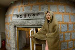 韓国人の健康の秘訣！地元で人気の伝統火汗蒸幕が体験できる韓国式サウナ