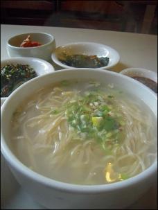 安東グッシとは慶尚北道は安東地方の麺料理で、安東は韓国でも有名な麺の美味しい産地