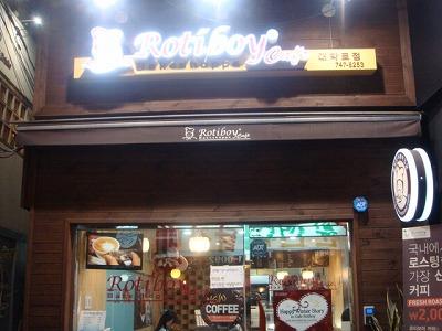 RotiboyCafe（ロッティ ボーイ カフェ）はコーヒーの香りが広がる焼き立てパンのお店です