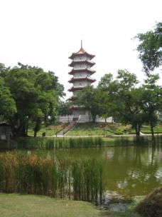 広い敷地に池や緑地帯・・その名の通り中国の庭園を模した公園