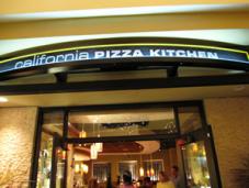 本場アメリカではピザ専門のファミリーレストラン!!日本語メニューもある穴場