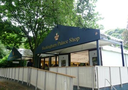 バッキンガム宮殿 イギリス ロンドン お土産 王冠 ネックレス ゴールド バッキンガム宮殿 イギリス ロンドン お土産 王冠 ネックレス