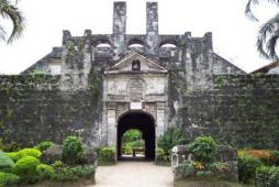 スペイン統治時代に建てられた珊瑚石でできたフィリピン最古の要塞