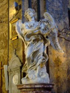 ベルニーニの天使像オリジナルが置かれている