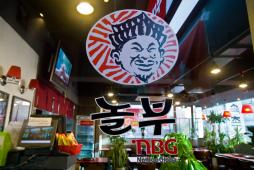 韓国の軍部隊が生み出した韓国の代表メニューの一つプデチゲの人気チェーン店