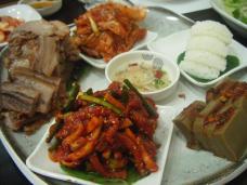 韓国の｢食をもって健康になる｣をコンセプトにしたポッサムとムッの専門店。