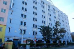 シンガポール市内中心に近いミドルロードに建つ白と青で装飾されたホテル