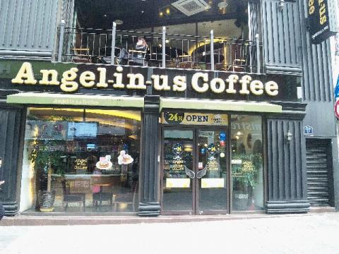 天使のキャラクターが可愛いカフェ