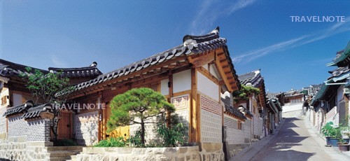 ソウルの伝統的な居住地・北村韓屋をめぐる午前ツアー