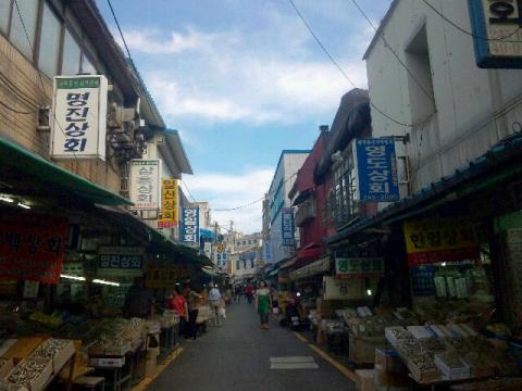 歩くだけでも雰囲気が感じられる市場