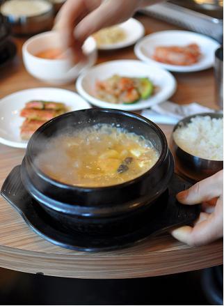 韓国家庭料理の定番！コクのある味噌スープ