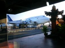 日本からも定期的に直行便が降り立つバリの空港正式名はグラライ国際空港