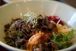 韓食の代表ビビンバが10種類！モダンな韓食レストラン