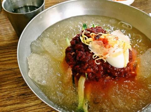 釜山冷麺の名物ミルミョン！さっぱり冷麺より酸味が少なく食べやすい！