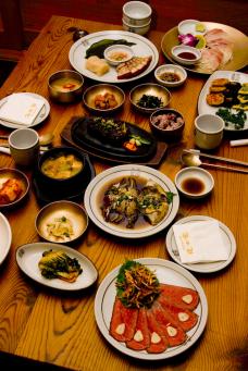 位于明洞传统的韩餐店！ 正宗的韩国风味