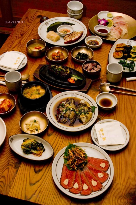 位于明洞传统的韩餐店！ 正宗的韩国风味