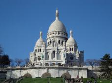 モンマルトンの丘に佇むパリの観光名所！「サクレ・クール寺院」